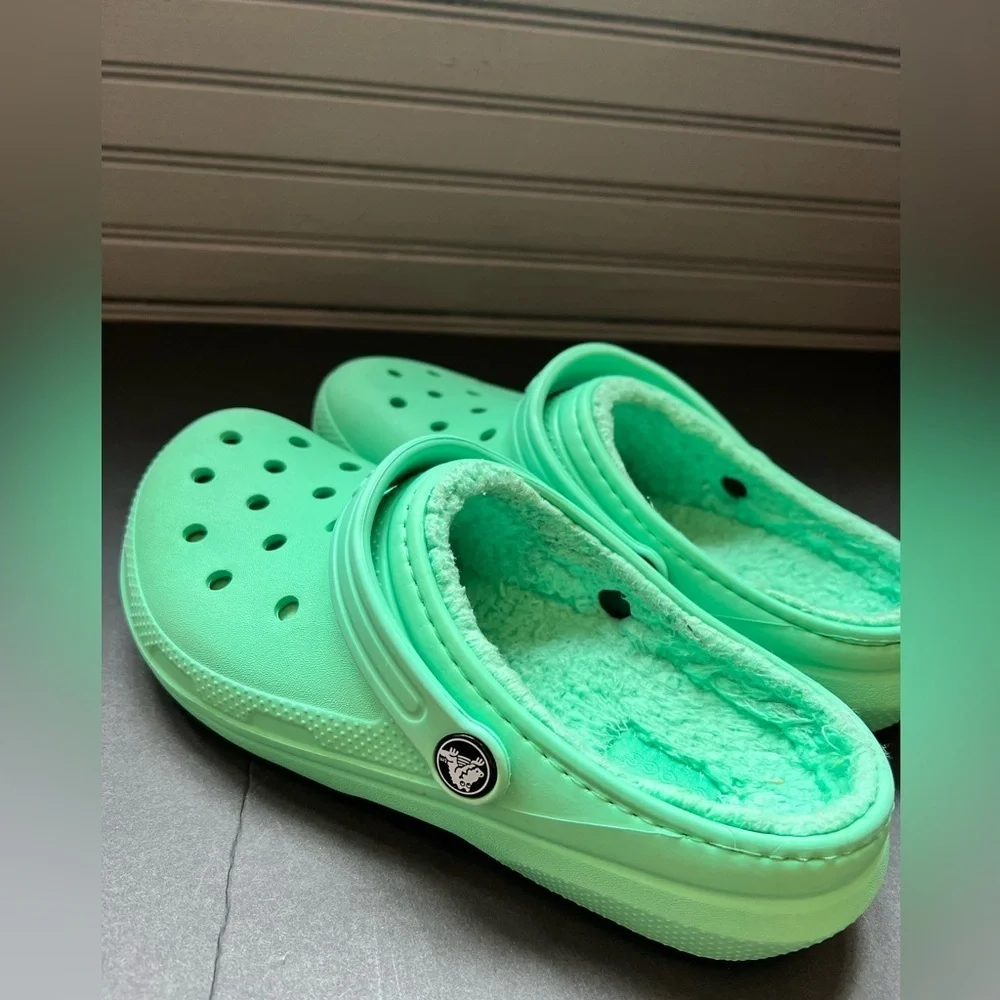CROCS Green Slippers with Molded Design and Textured Footbed size J 4
